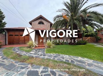 Casa de 3 ambientes, Esteban Echeverría · Chalet en Venta en Luis Guillón | Amplio Terreno de 1.242 m² | Acepta Permuta