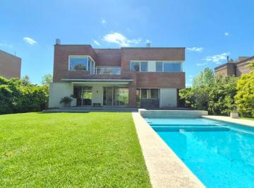 Casa de 7 ambientes, Pilar · Casa en Venta - Mayling Club de Campo - 4 Dorm - Hirusta Propiedades