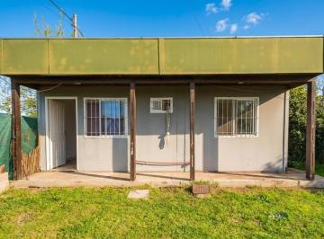 Casa · 30m² · 2 Ambientes · Venta Casa de 1 Dormitorio con Jardín y Pileta, Las Carolinas