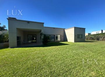 Casa · 770m² · 5 Ambientes · 3 Cocheras · Funcional Casa en Venta en Una Planta El Canton - Puerto