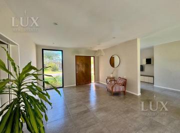 Casa · 770m² · 5 Ambientes · 3 Cocheras · Funcional Casa en Venta en Una Planta El Canton - Puerto