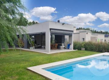 Casa · 140m² · 4 Ambientes · Casa en Venta - Canning, Barrio Santa Inés