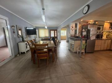 Casa · 250m² · 4 Ambientes · 2 Cocheras · Vendo Casa en Claros del Bosque 3 Dorm.