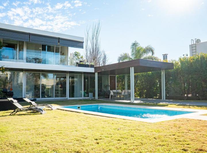 Casa · 208m² · 5 Ambientes · 2 Cocheras