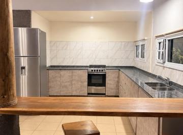 PH · 169m² · 5 Ambientes · 1 Cochera · PH en Cipolletti