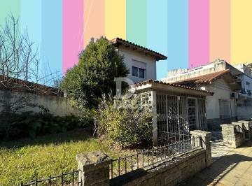Casa · 138m² · 4 Ambientes · 1 Cochera · Casa Chalet 4 Ambientes con Cochera en Venta en Lomas de Zamora