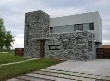 Casa · 188m² · 6 Ambientes · Casa - El Canton - Norte