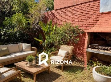 Casa de 5 ambientes, San Isidro · Casa con Jardín y Garage en Esquina Orientación Norte · 1 Planta · Martínez · Apto Crédito