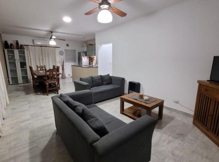 Casa · 80m² · 4 Ambientes · 1 Cochera