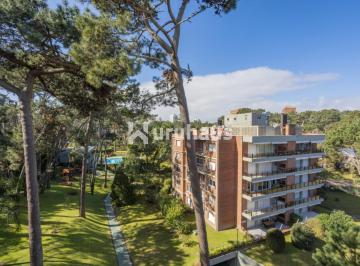 Foto1 · Venta Departamento 4 Dorm. Playa Mansa Punta del Este