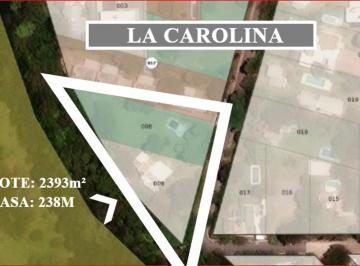 Casa · 238m² · 5 Ambientes · 3 Cocheras · La Carolina - Pque Arbolado de 2500 m² Casa de 238 M²/ Pileta