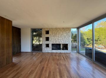 Casa · 200m² · 5 Ambientes · 2 Cocheras · Casa en Venta. Las Glorietas, Nordelta. Lote Interno.