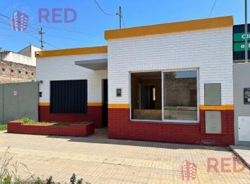 Casa · 80m² · 4 Ambientes · 1 Cochera · Vende Casa a Refaccionar en Centro de Neuquén