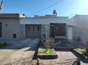 PH de 4 ambientes, Avellaneda · PH Al Frente en Dos Plantas, con Terraza, Patio y Garage.