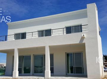 Casa · 212m² · 5 Ambientes · Casa en Venta con 3 Dorm. en San Gabriel, Villanueva.