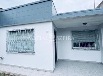 Casa · 150m² · 3 Ambientes · 1 Cochera · Venta Casa 3 Ambientes en Castelar