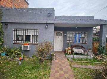 Casa · 50m² · 3 Ambientes · 6 Cocheras · Hermosa Casa 3amb en Venta en Villa Tesei