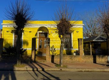 Casa de 4 ambientes, Quilmes · Casa 4 Ambientes en Amplio Lote en Venta - Quilmes - ¡Permuta! ¡Financiación!
