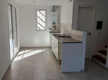 Casa · 85m² · 3 Ambientes · Oportunidad de Inversión: Casa en Venta de 2 Dorm con Renta en B 20 de Junio