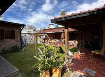 Casa · 400m² · 5 Ambientes · 1 Cochera · Venta Casa Dos Dorm. con con Quincho Cochera y Patio en Zona Sur