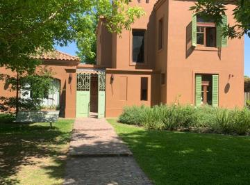 Casa · 201m² · 6 Ambientes · 3 Cocheras · Casa en Venta San Isidro Labrador, Lote Interno