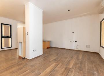 Casa · 127m² · 4 Ambientes · 1 Cochera · Casa con Amplios Ambientes en Barrio Candioti