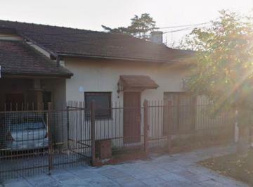Casa · 153m² · 4 Ambientes · 1 Cochera · Casa en Venta 4 Amb con Pileta