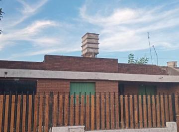 Casa · 144m² · 3 Ambientes · 1 Cochera · Se Vende Casa de 2 Dorm. en B° San Jorge