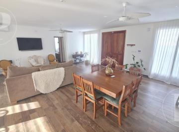 Casa · 112m² · 4 Ambientes · 2 Cocheras · Casa en José Hernández