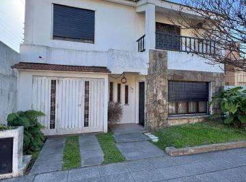 Casa · 161m² · 5 Ambientes · 1 Cochera · Venta Casa 5 Ambientes C/ Cochera y Patio en Haedo
