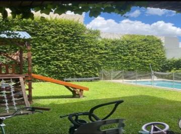 Casa de 5 ambientes, Lomas de Zamora · Casa en Venta en Lomas de Zamora