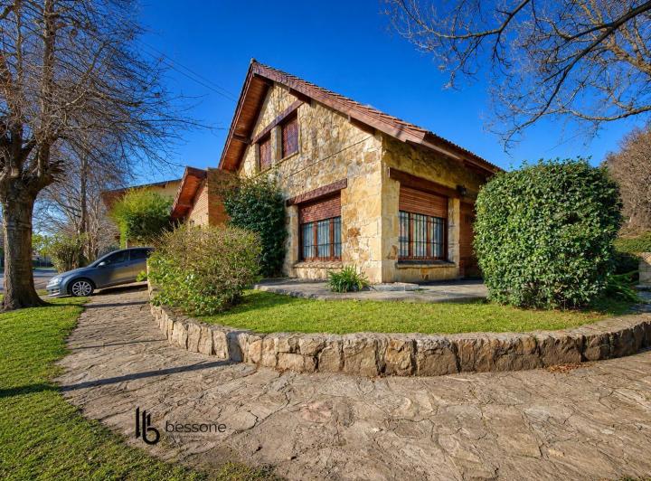 Casa · 177m² · 5 Ambientes · 1 Cochera