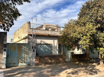 Casa · 265m² · 7 Ambientes · 5 Cocheras · Venta en Bloque Casa 3 Ambientes con Cochera Al Frente y 4 Duplex de 3 Ambientes Al Fondo