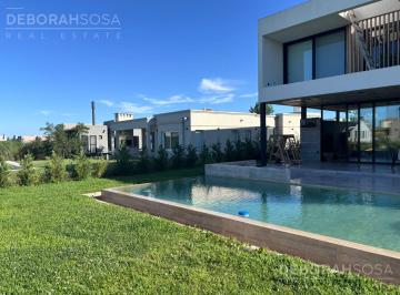 Casa · 350m² · 6 Ambientes · 2 Cocheras · Casa en El Naudir a La Venta 3 Dorm. con Piscina