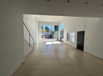 Local comercial · 200m² · 2 Cocheras · Local en Castelar Sobre Av Santa Rosa