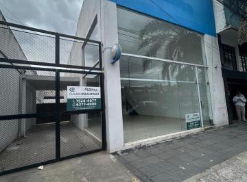Local comercial · 200m² · 2 Cocheras · Local en Castelar Sobre Av Santa Rosa