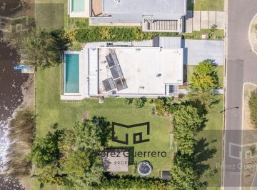 Casa · 190m² · 5 Ambientes · 1 Cochera · Casa en Venta en Acacias, Puertos, con 3 Dorm. a La Laguna