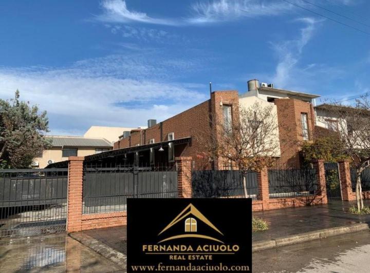 Local comercial · 300m² · 5 Ambientes · 10 Cocheras