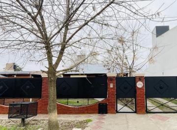 Casa · 250m² · 4 Ambientes · 1 Cochera · Casa en Venta 4 Ambientes en Pueblo Nuevo - Lujan