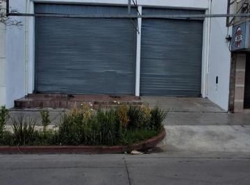 Bodega-Galpón · 235m² · Galpon en Alquiler Av Maipu 765. B° Centro