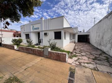 Casa · 220m² · 7 Ambientes · 2 Cocheras · Casa en Venta en Arequito