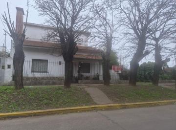 Casa de 3 ambientes, Florencio Varela · 2 Lotes de Terreno con Casa y Garage