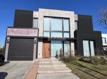 Casa · 300m² · 5 Ambientes · 1 Cochera · Casa Venta 4 Dorm. Barrio Muelles Lote de 1000 m² Puertos de Escobar, Zona Norte
