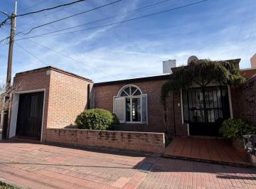 Casa · 146m² · 7 Ambientes · 1 Cochera · Casa en Barrio Ilolay