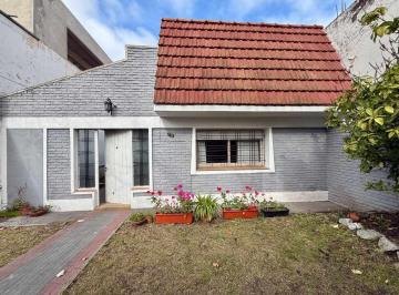 Casa · 127m² · 4 Ambientes · Venta Casa 4 Ambientes y Galpon Banfield Lomas
