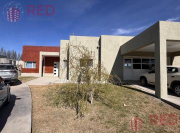 Casa · 216m² · 5 Ambientes · 2 Cocheras · Vende Casa con Pileta en Barrio Privado Los Olivos
