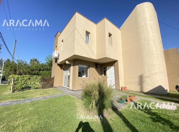 Casa · 140m² · 4 Ambientes · 1 Cochera