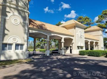 Terreno · 1591m² · Oportunidad - Lote en Venta / Los Pinares Country Club - Capilla del Señor