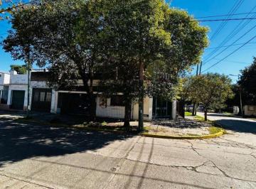 Casa de 6 ambientes, Lomas de Zamora · Casa en Esquina con 2 Locales Comerciales | Ideal Vivienda E Inversión
