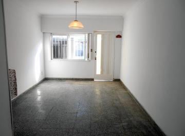 Departamento · 70m² · 3 Ambientes · Venta Departamento 3 Amb. Pta. Baja Frente - Ramos Mejia con Renta - Patio y Lavadero